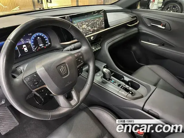 Toyota Crown Crossover 2023 — Photo 8/19