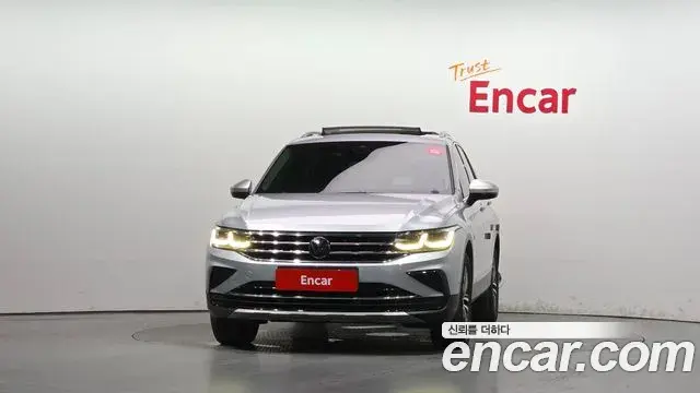 Volkswagen Tiguan 2022 — ფოტო 8/20