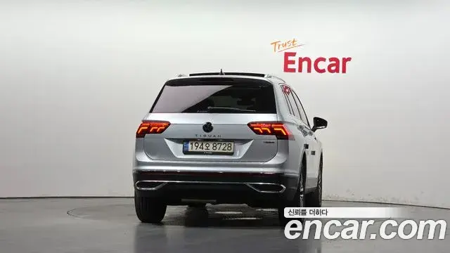 Volkswagen Tiguan 2022 — ფოტო 4/20