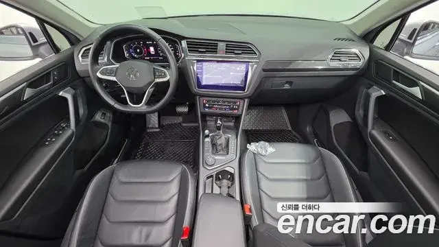 Volkswagen Tiguan 2022 — ფოტო 11/20