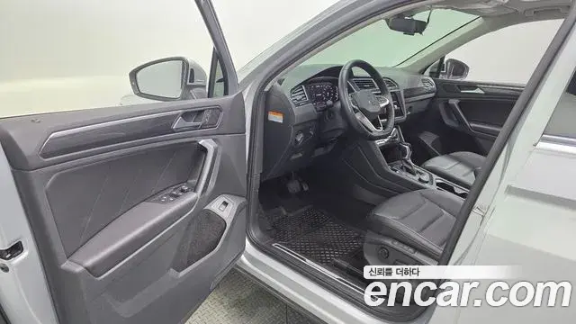 Volkswagen Tiguan 2022 — ფოტო 5/20