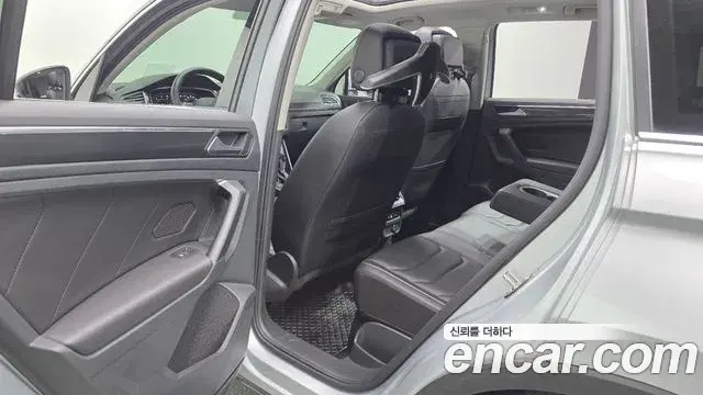 Volkswagen Tiguan 2022 — ფოტო 7/20