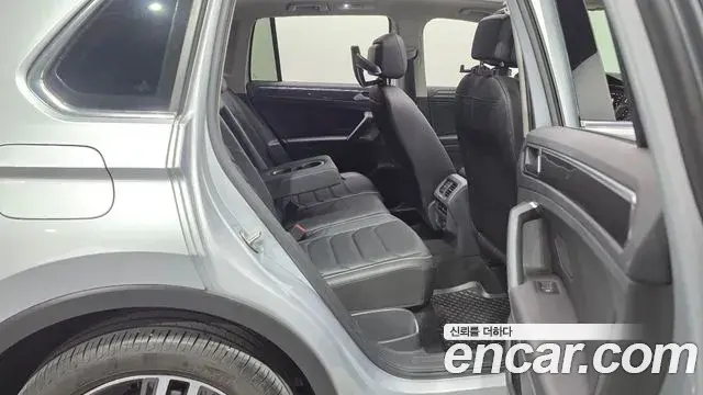 Volkswagen Tiguan 2022 — ფოტო 6/20