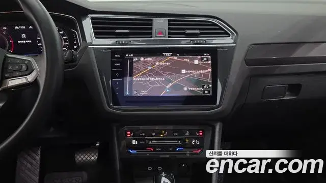 Volkswagen Tiguan 2022 — ფოტო 10/20
