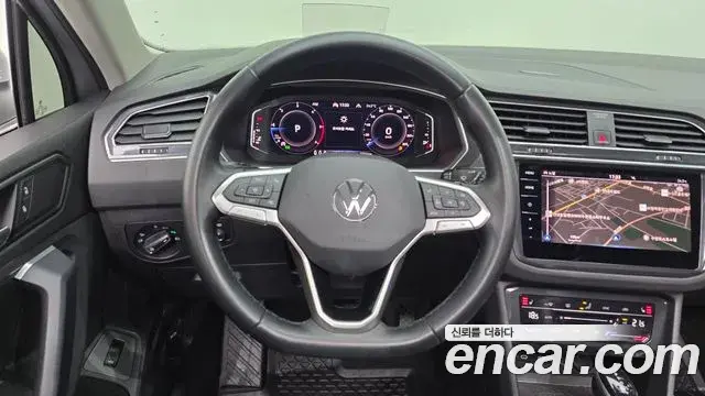 Volkswagen Tiguan 2022 — ფოტო 18/20