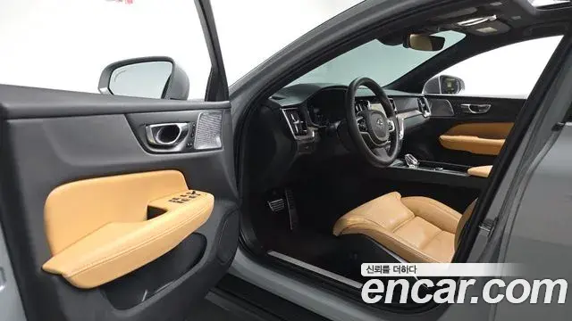 Volvo V60 Cross Country 2025 — Şəkil 33/39