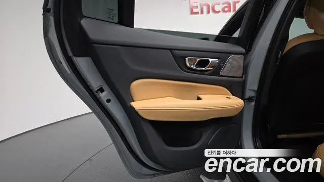Volvo V60 Cross Country 2025 — Şəkil 30/39