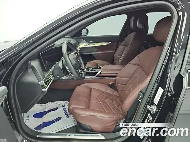BMW 7 Series 2023 — Фото 11/20