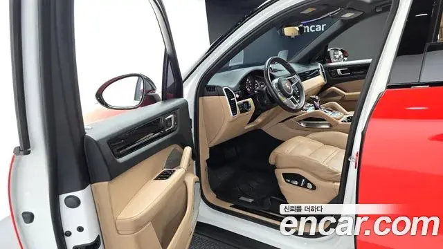 Porsche Cayenne 2019 — Фото 10/20