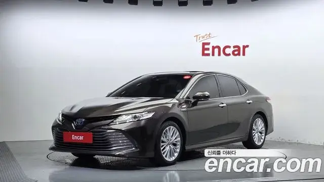 Toyota Camry 2019 — Photo 14/32