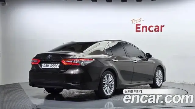 Toyota Camry 2019 — Photo 21/32