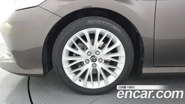 Toyota Camry 2019 — Photo 30/32