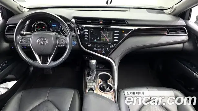 Toyota Camry 2019 — Photo 10/32