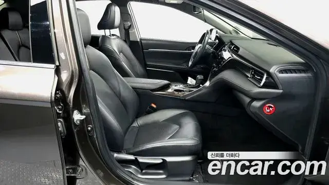 Toyota Camry 2019 — Photo 11/32