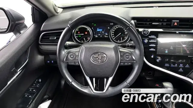 Toyota Camry 2019 — Photo 5/32