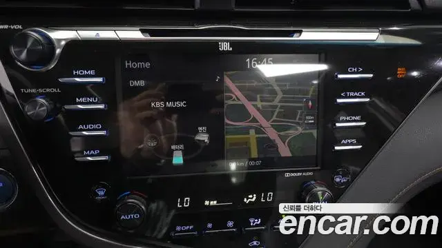 Toyota Camry 2019 — Photo 18/32