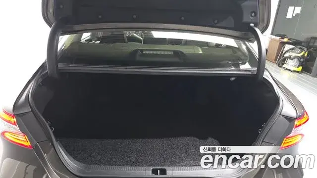 Toyota Camry 2019 — Photo 7/32