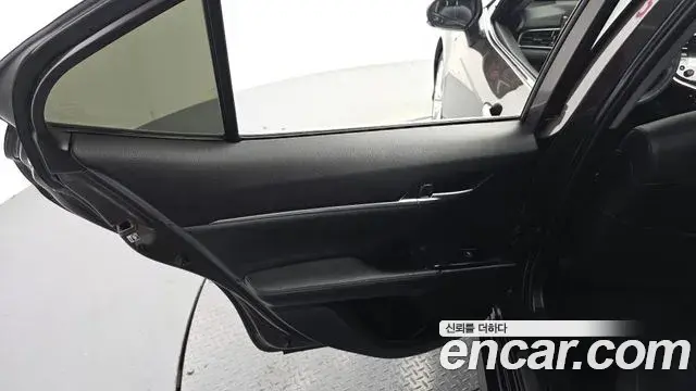 Toyota Camry 2019 — Photo 23/32