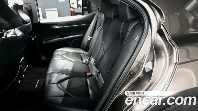 Toyota Camry 2019 — Photo 32/32