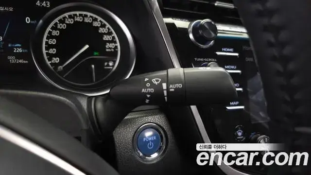 Toyota Camry 2019 — Photo 31/32