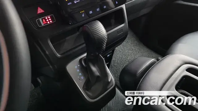 Hyundai Staria 2022 — Фото 9/20