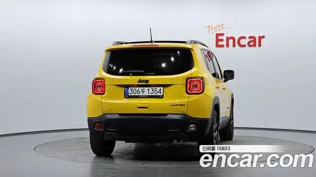 Jeep Renegade 2023 — Фото 4/20