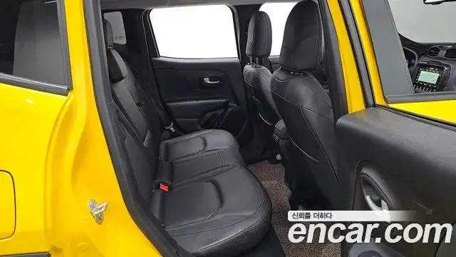 Jeep Renegade 2023 — Фото 12/20