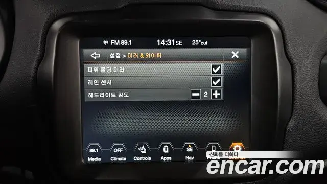 Jeep Renegade 2023 — Фото 17/20