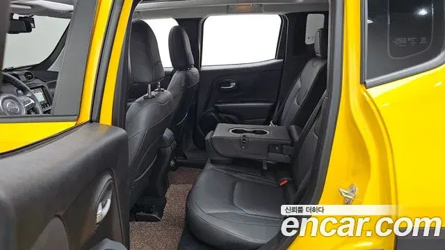 Jeep Renegade 2023 — Şəkil 17/34