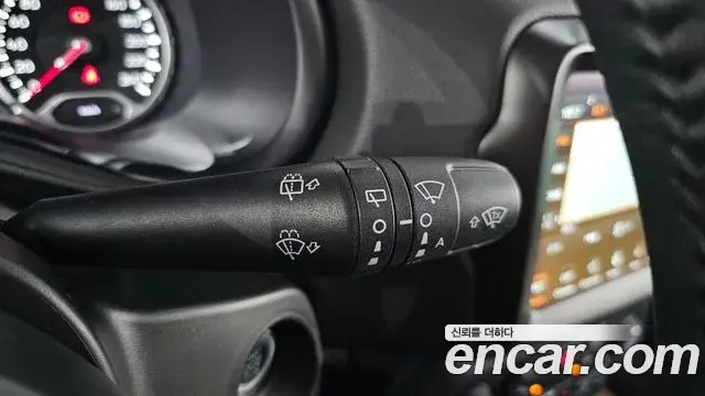 Jeep Renegade 2023 — Şəkil 19/34