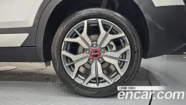 Kia Seltos 2022 — ფოტო 19/34