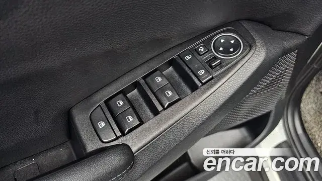 Kia Seltos 2022 — ფოტო 27/34