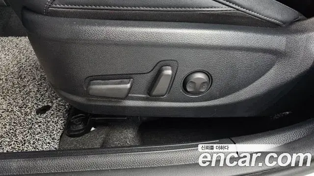Kia Seltos 2022 — ფოტო 18/34