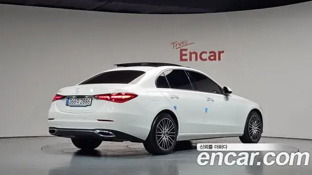 Mercedes-Benz C-Class 2025 — Photo 2/20