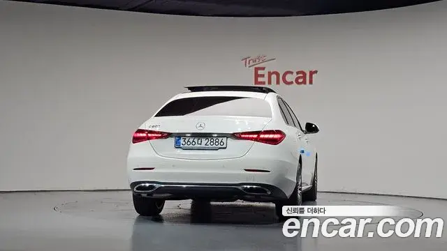 Mercedes-Benz C-Class 2025 — Photo 4/20