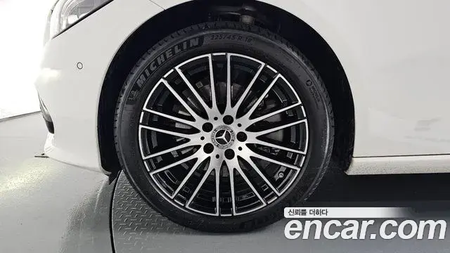 Mercedes-Benz C-Class 2025 — Photo 5/20