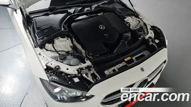Mercedes-Benz C-Class 2025 — Photo 6/20