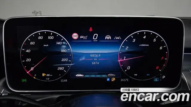 Mercedes-Benz C-Class 2025 — Photo 8/20