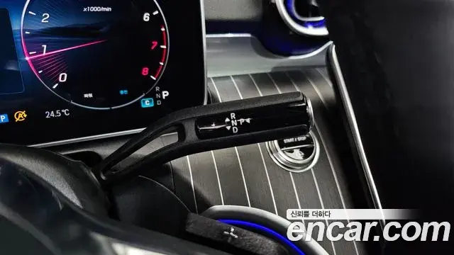 Mercedes-Benz C-Class 2025 — Photo 9/20