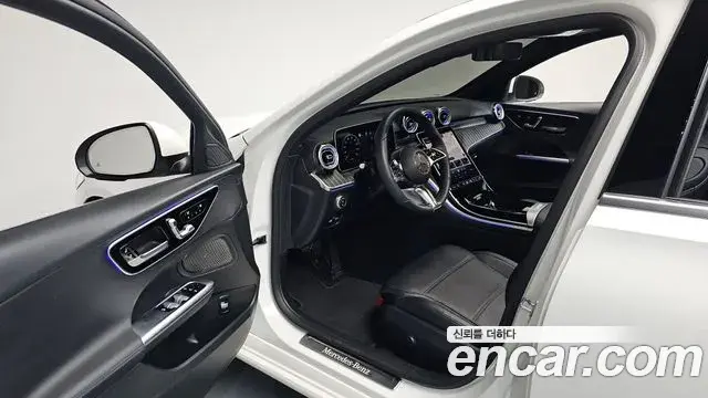 Mercedes-Benz C-Class 2025 — Photo 10/20
