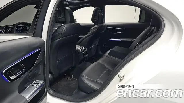 Mercedes-Benz C-Class 2025 — Photo 11/20