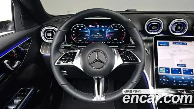 Mercedes-Benz C-Class 2025 — Photo 13/20