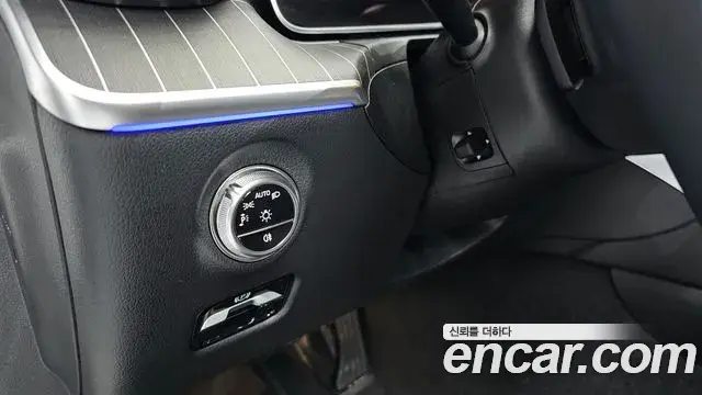 Mercedes-Benz C-Class 2025 — Photo 14/20