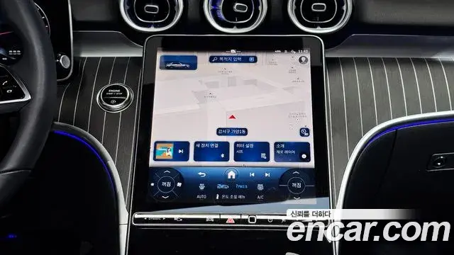 Mercedes-Benz C-Class 2025 — Photo 16/20