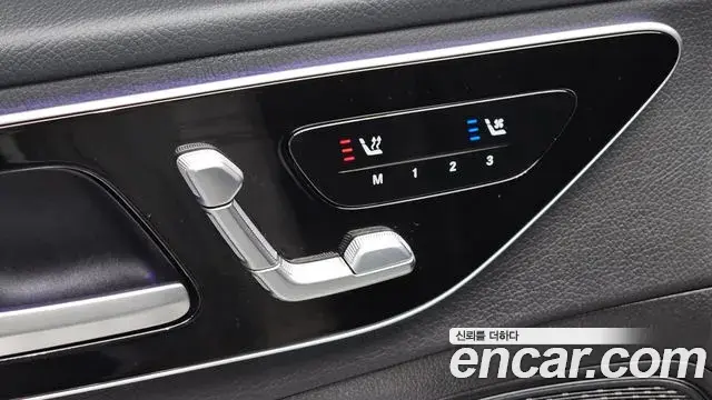 Mercedes-Benz C-Class 2025 — Photo 20/20