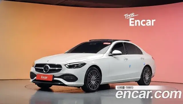 Mercedes-Benz C-Class 2025 — Photo 1/20