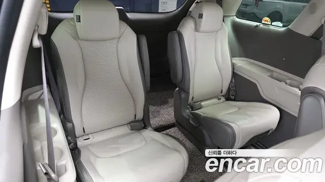 Kia Carnival 2023 — Photo 13/20