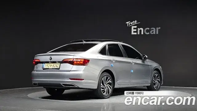 Volkswagen Jetta 2021 — Фото 2/20