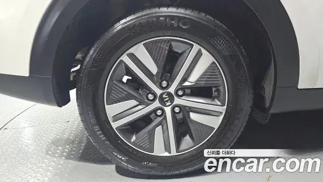 Kia Niro 2020 — Фото 5/20