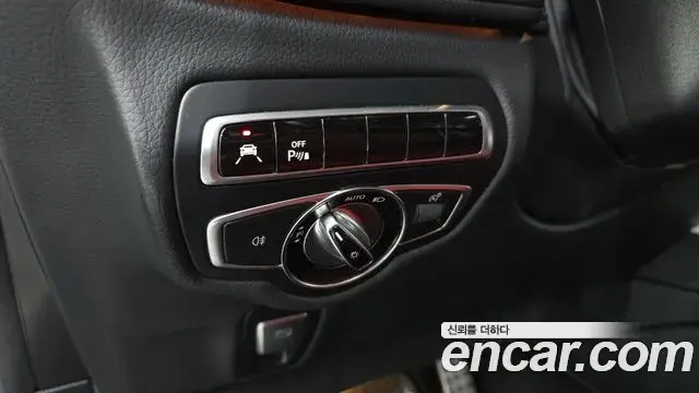 Mercedes-Benz G-Class 2021 — Photo 28/32